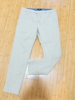 RW&CO. Slim Chino Pants in Light Beige